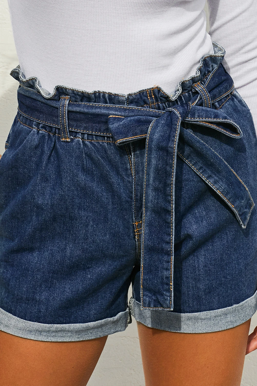 中蓝色时尚纸袋腰牛仔短裤 LC786104