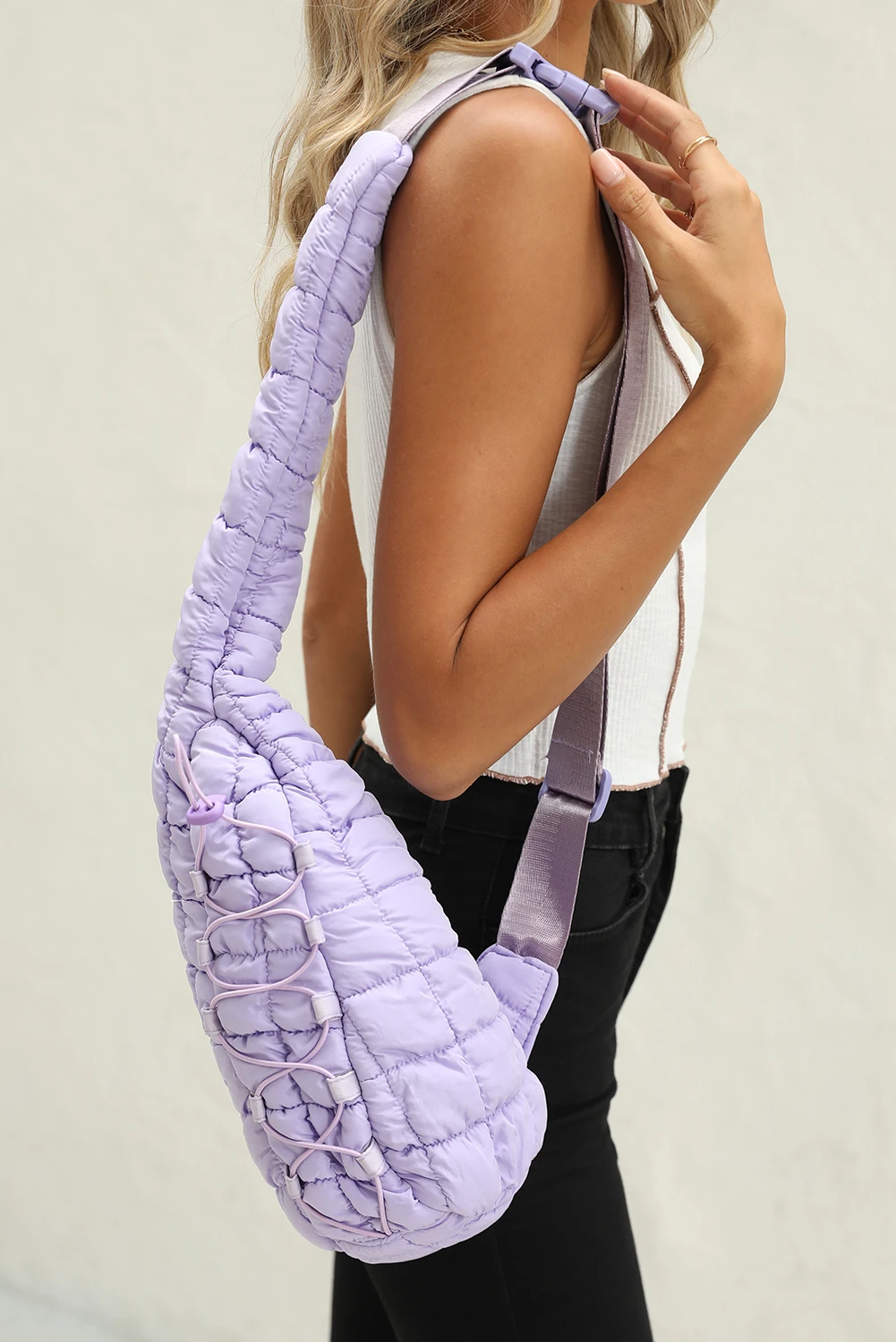 紫色绗缝抽绳装饰单肩包 BH031116