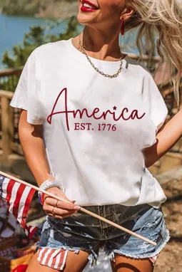 白色 America EST.1776 刺绣图案 T 恤