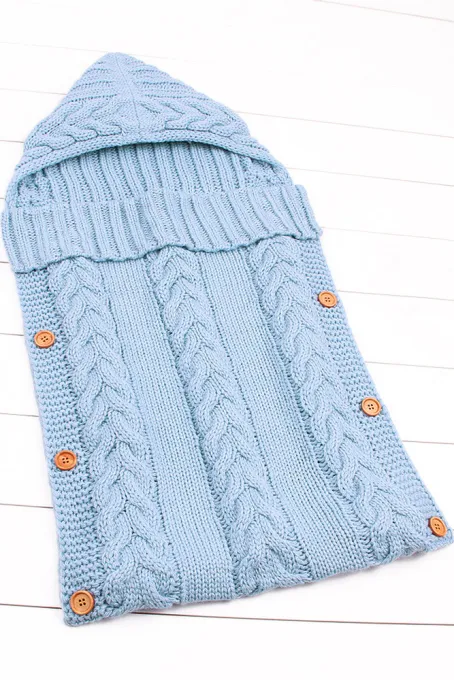浅蓝色婴儿线针织毛毯