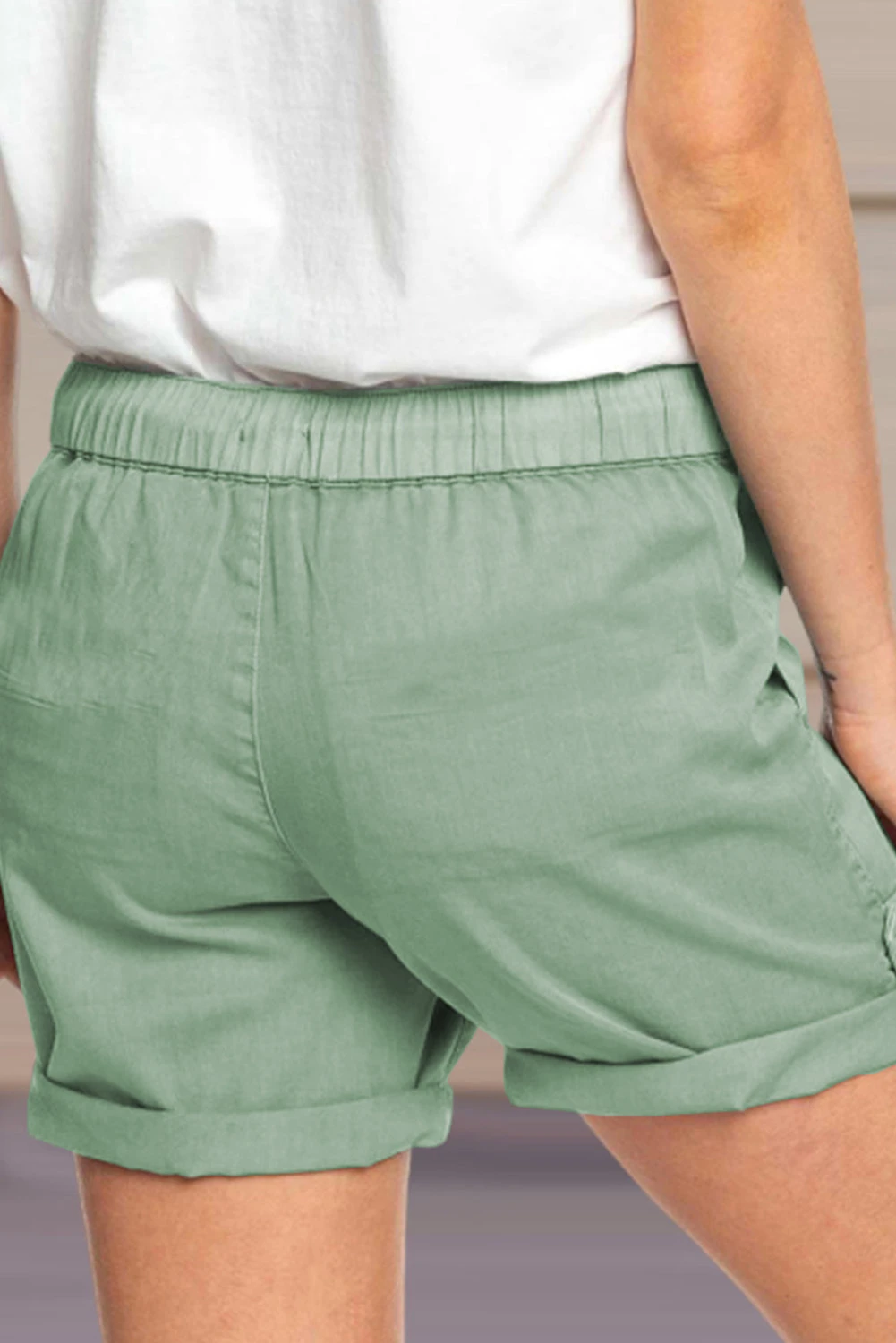 绿色休闲口袋翻边设计抽绳舒适短裤 LC771038
