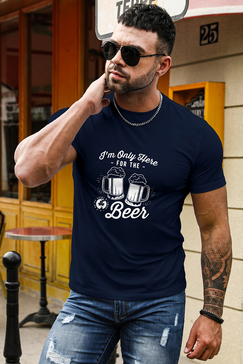 蓝色男士啤酒字母图案印花短袖 T 恤 MC252979