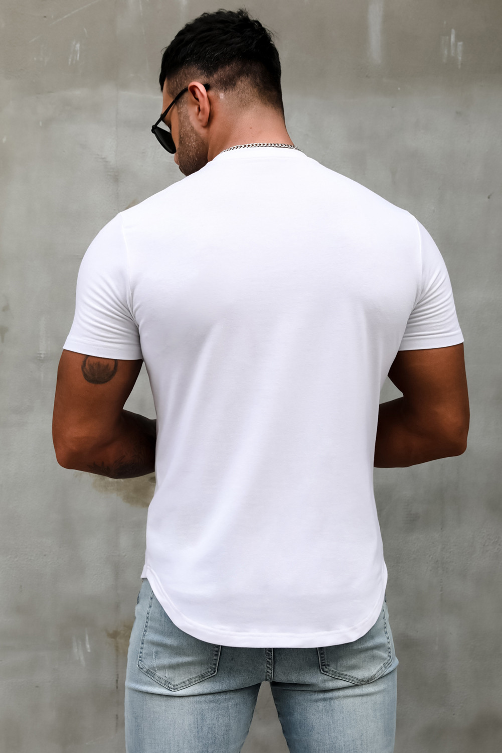 白色骷髅字母印花护短袖男士图案 T 恤 MC2521508