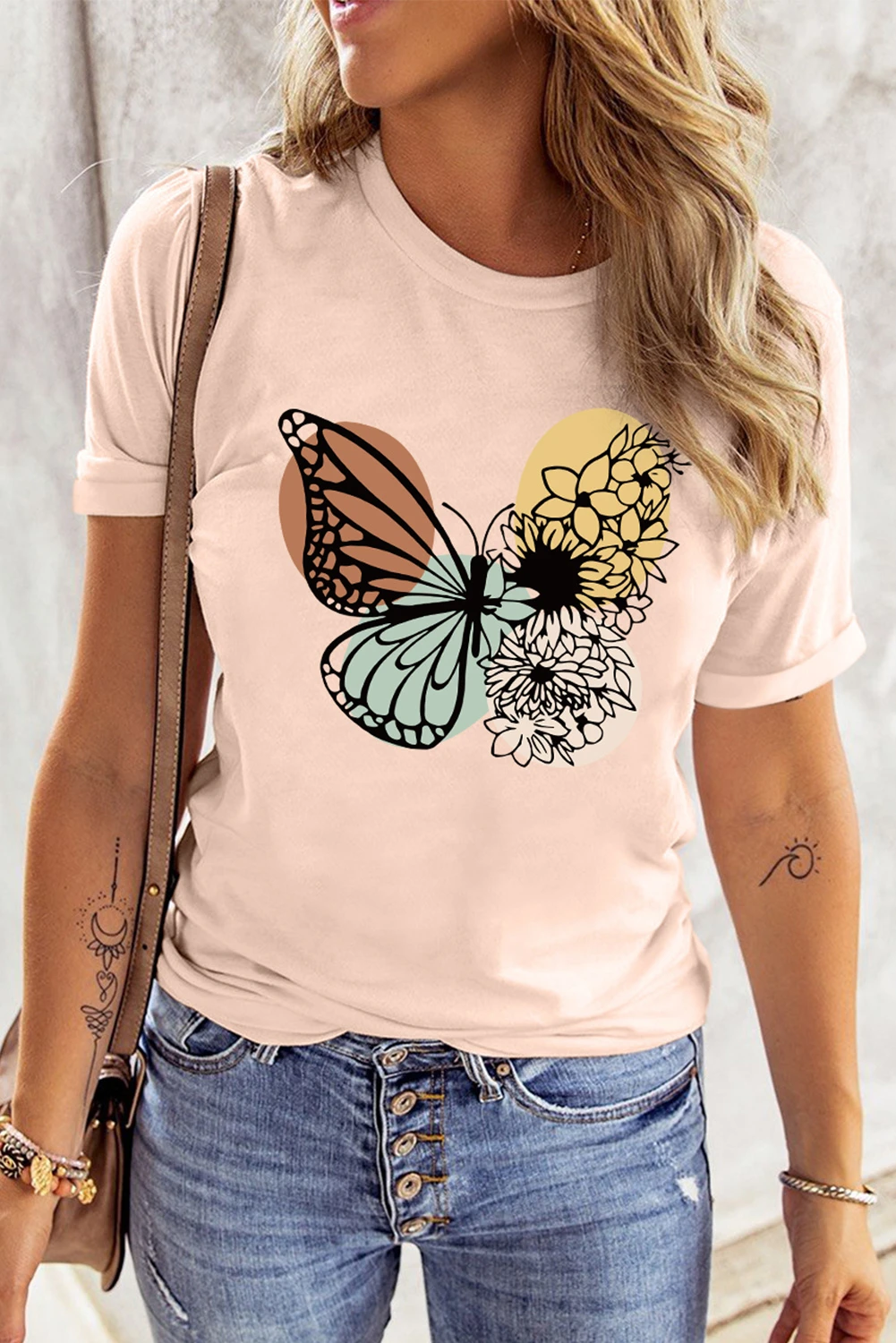粉色休闲蝴蝶动物印花图案 T 恤 LC25216250
