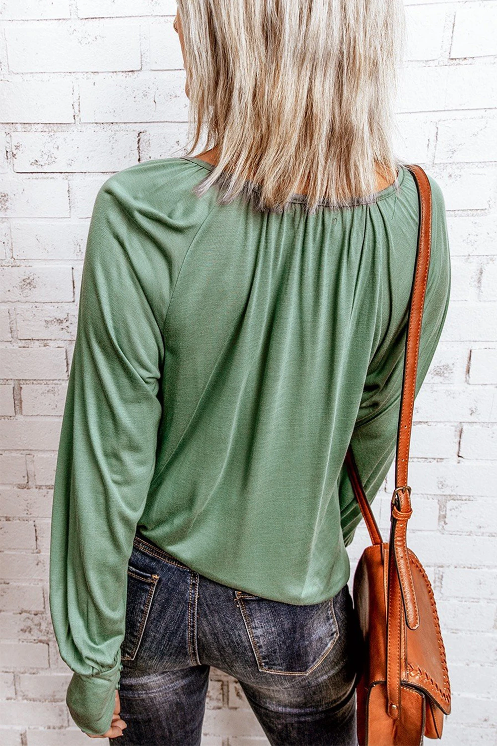 绿色休闲纽扣设计长袖缩皱领口舒适上衣 LC25111905