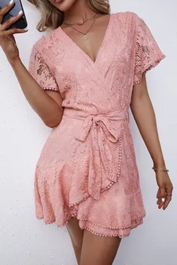 粉色优雅飘逸袖裹身V领花卉蕾丝连衣短裙