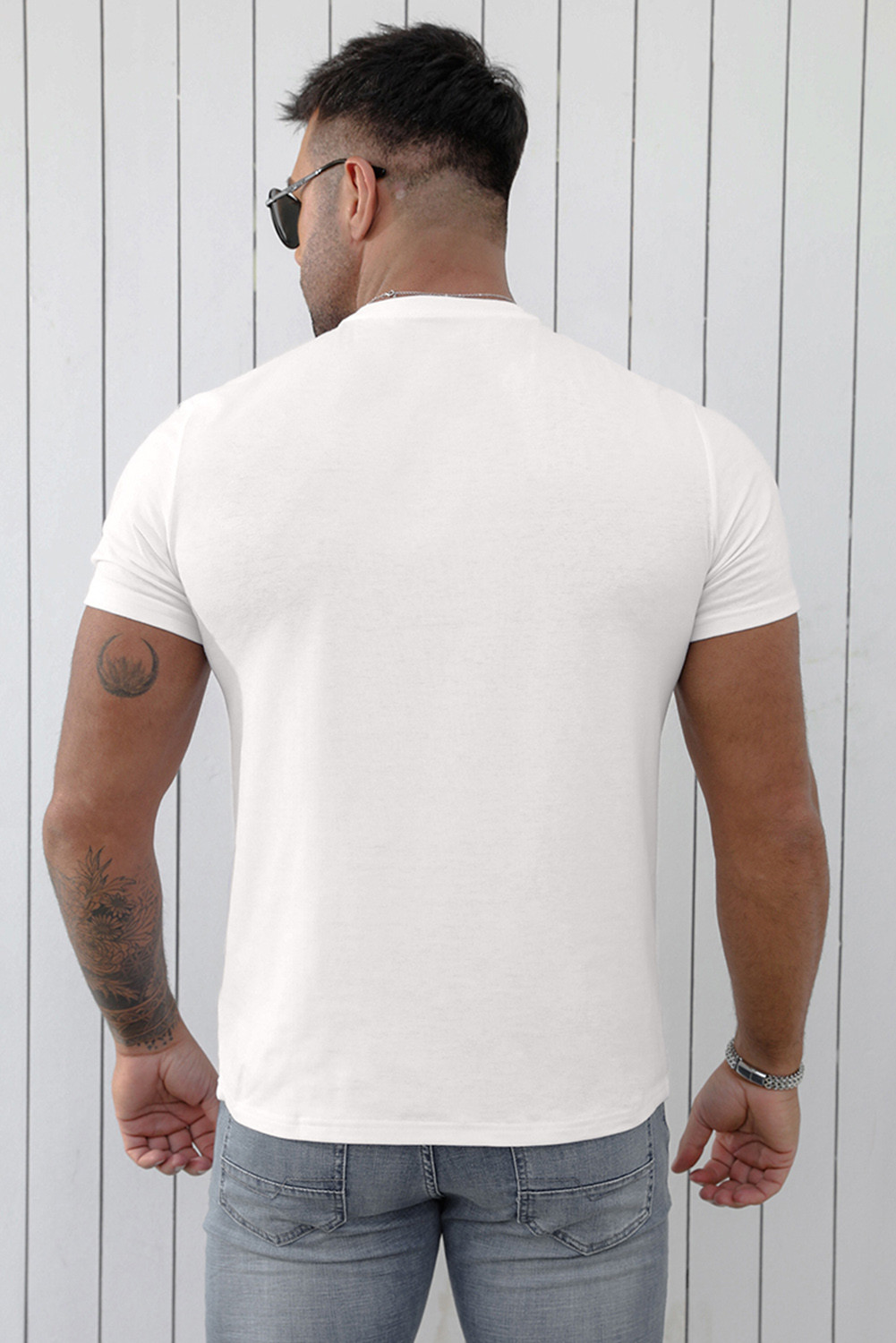 白色纯色 V 领男式 T 恤 MC2521305