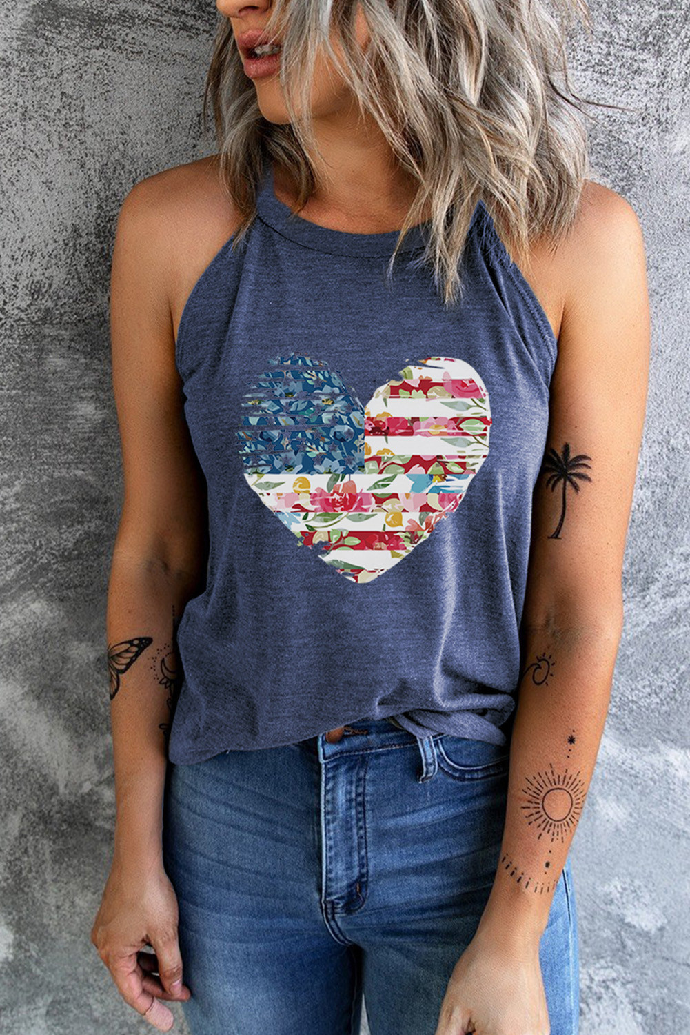 蓝色美国国旗花卉心形印花短袖 T 恤 LC2566517