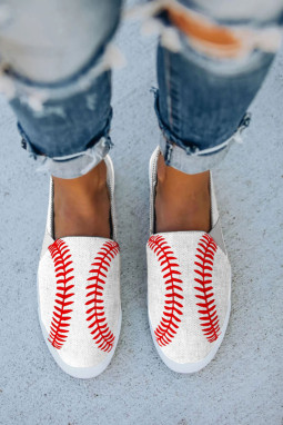 白色棒球套穿帆布鞋
