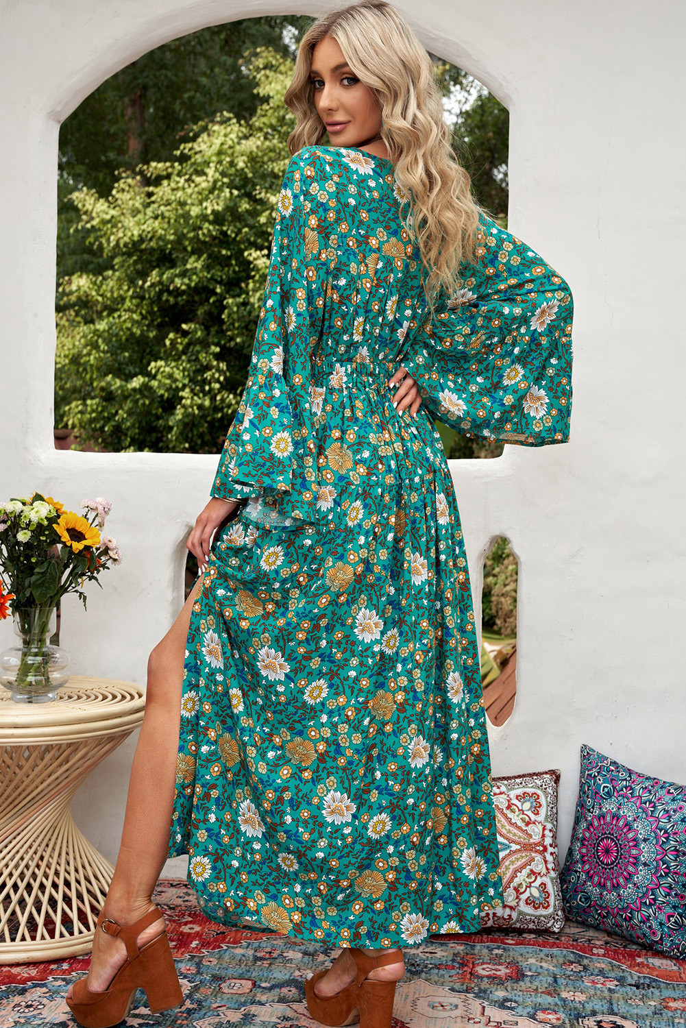 绿色波西米亚花卉喇叭袖上衣和长裙套装 LC63800