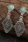 绿松石镶嵌雕刻钻石吊式耳环