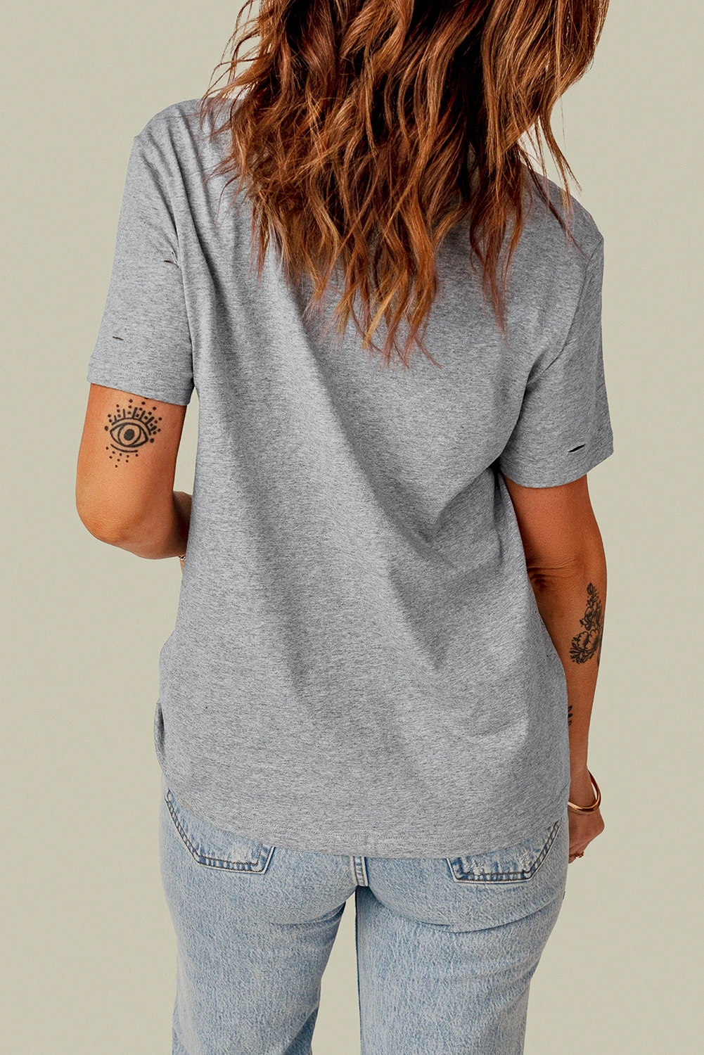 灰色破洞纯色短袖 T 恤 LC25214615