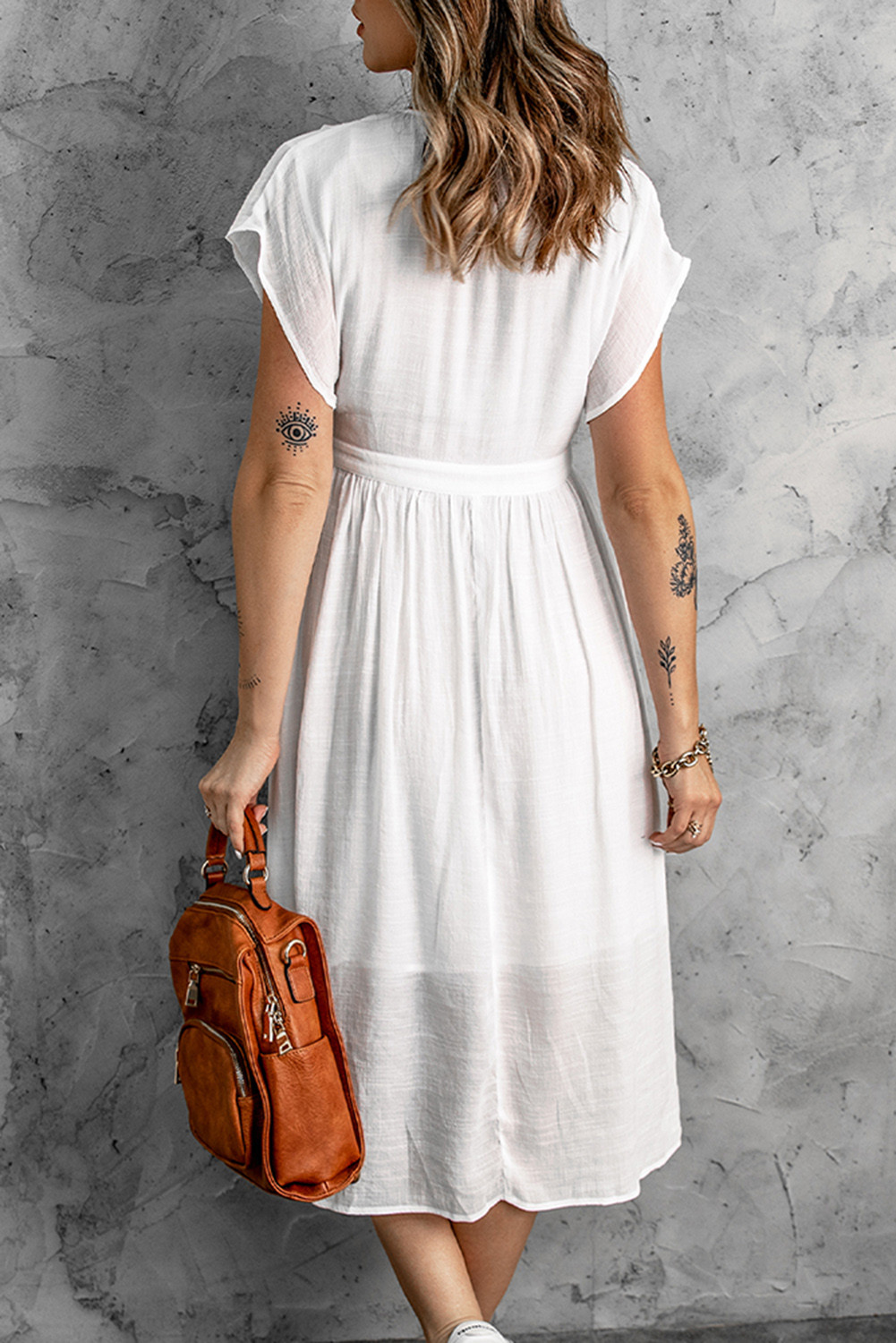 白色优雅舒适排扣纯色深V领中长款连衣裙 LC618831