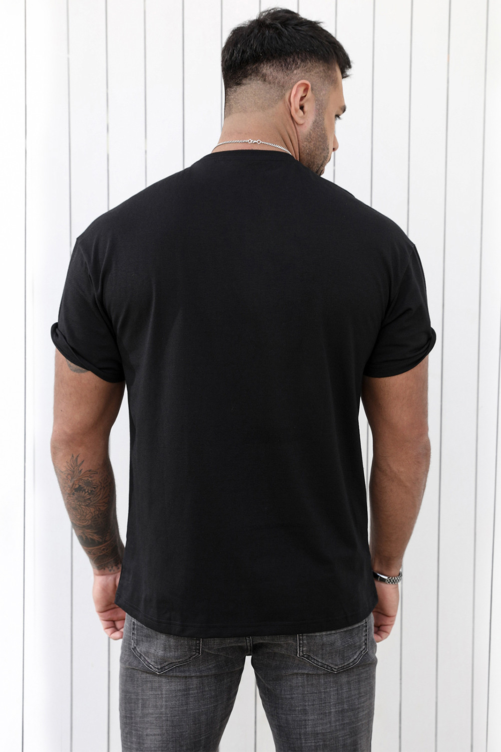 黑色纯色短袖圆领男士 T 恤 MC252950