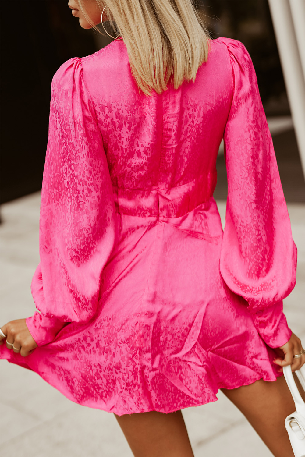 玫粉色豹纹灯笼袖正面镂空迷你连衣裙 LC6112235