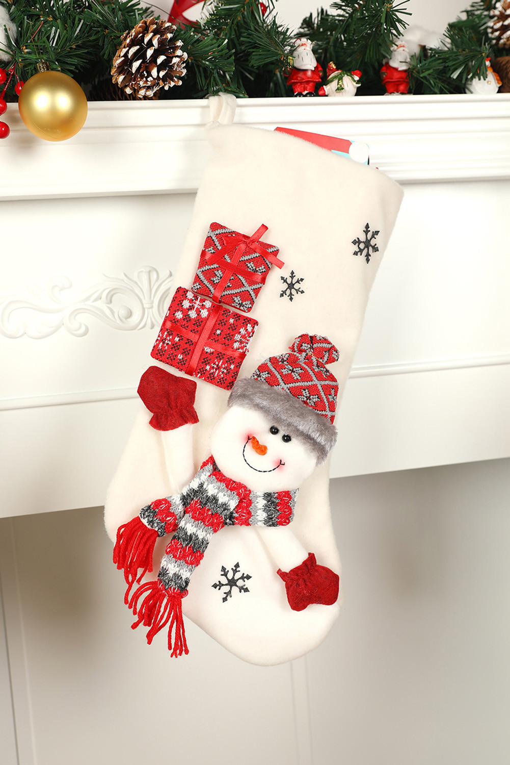 白色圣诞图形长袜家居装饰品 BH05425
