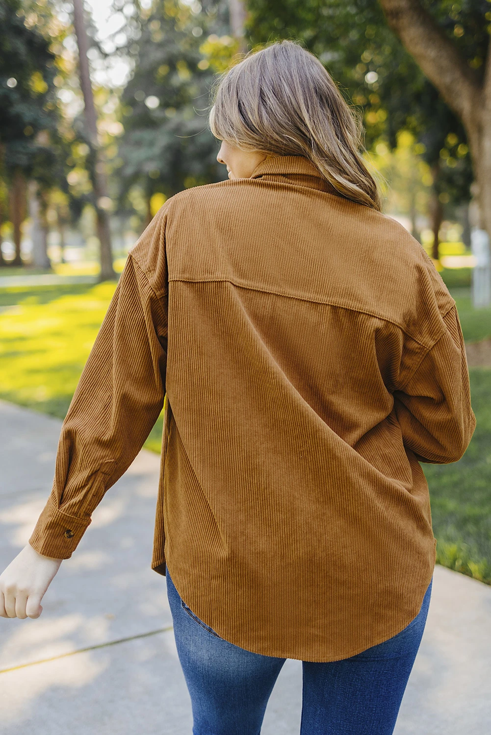 棕色时尚复古灯芯绒纽扣式长袖衬衫上衣 LC255320