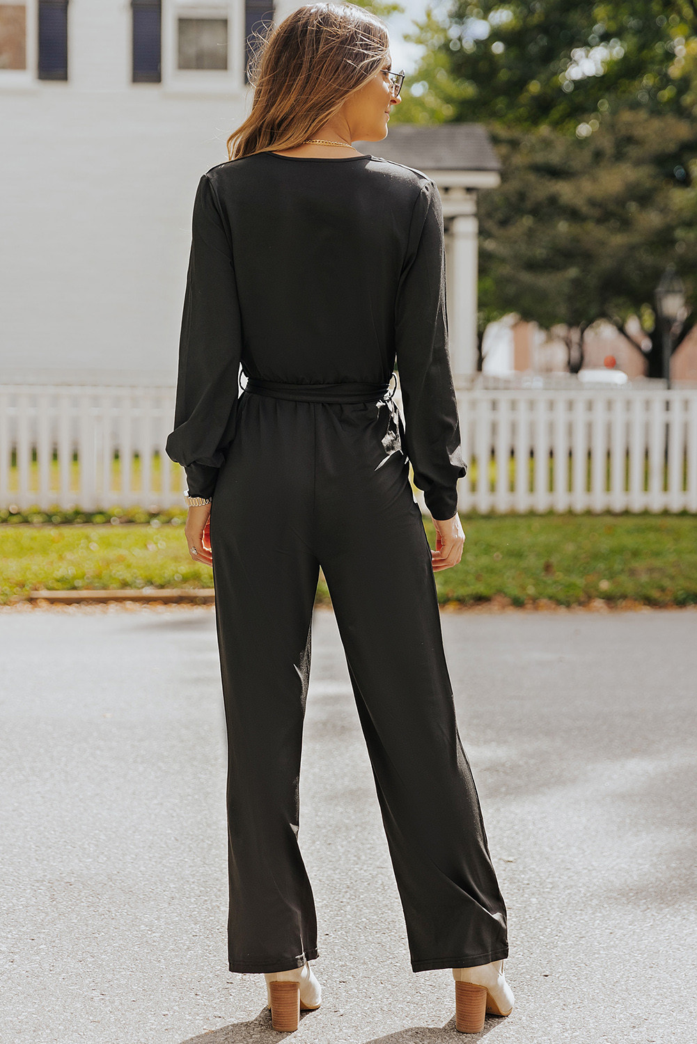 黑色 V 领裹腰系带长袖连身裤 LC6411365