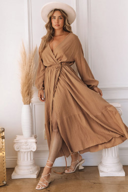 棕色 V 领裹身长袖连衣裙