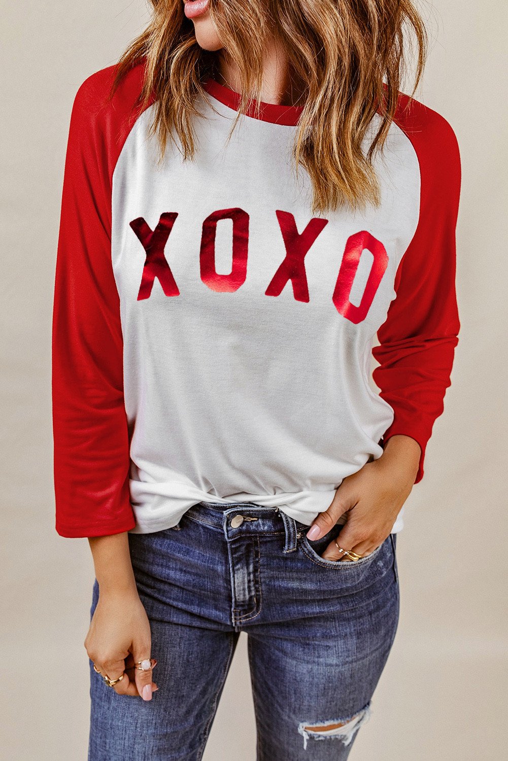 红色 XOXO 字母印花插肩袖 T 恤 LC25116470