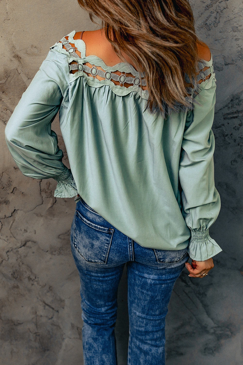 绿色蕾丝镂空扇形领衬衫 LC25115611