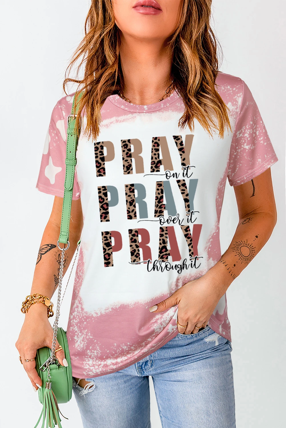 粉色 PRAY 豹纹扎染短袖图案 T 恤 LC25219060