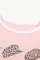 粉色豹纹帽印花短袖 T 恤和抽绳短裤休闲装