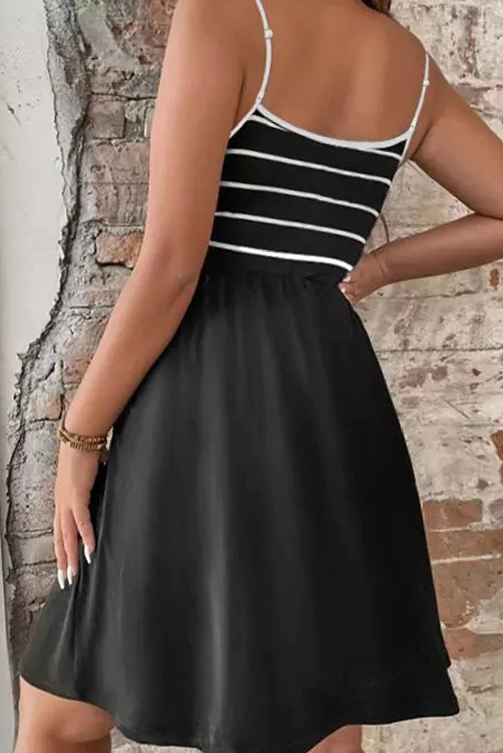 黑色细肩带条纹吊带裙配腰带 LC6113940