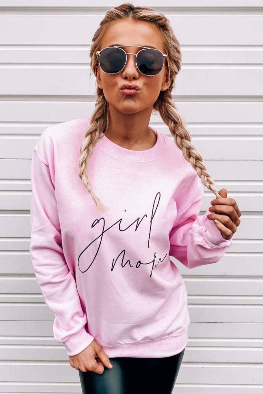 粉色 Girl Mom 字母图案卫衣 LC25314322