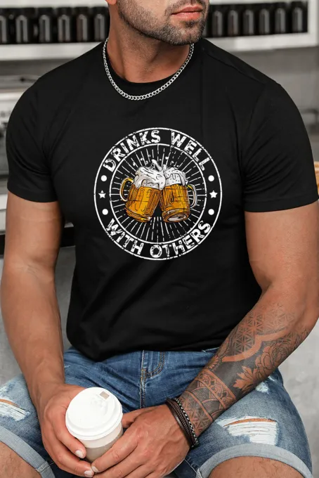 黑色男士 DRINK WELL WITH OTHERS 图案 T 恤