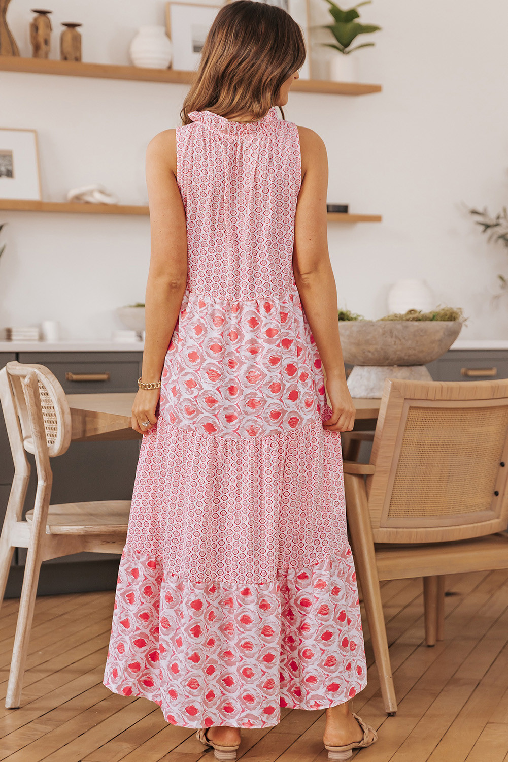 粉色抽象印花开叉领无袖超长连衣裙 LC6110114