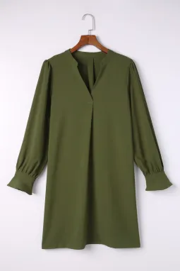 绿色开衩 V 领荷叶边袖衬衫连衣裙