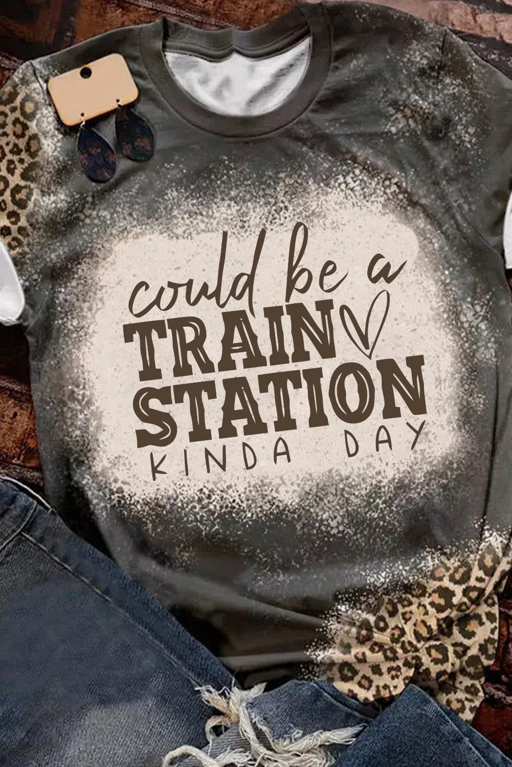 灰色 TRAIN STATION 豹纹漂白图案 T 恤 LC25220330