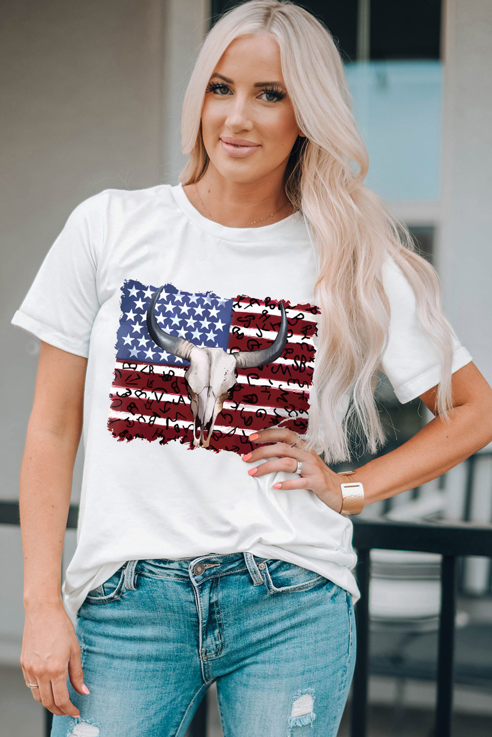白色牛头美国国旗图案 T 恤 LC25220479
