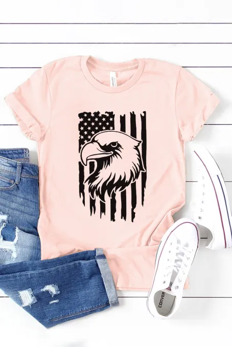 粉色美国国旗和鹰印花休闲 T 恤