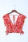 红色花卉荷叶边短款上衣和超长半身裙套装