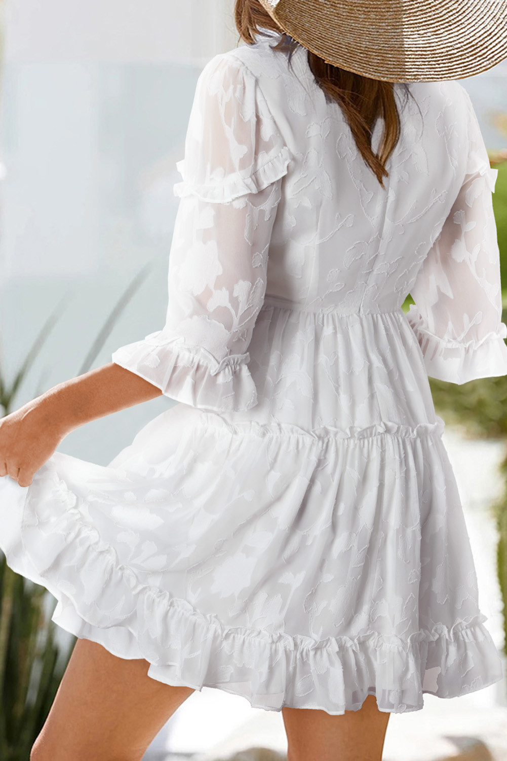 白色透明提花荷叶边半袖连衣裙 LC6115840