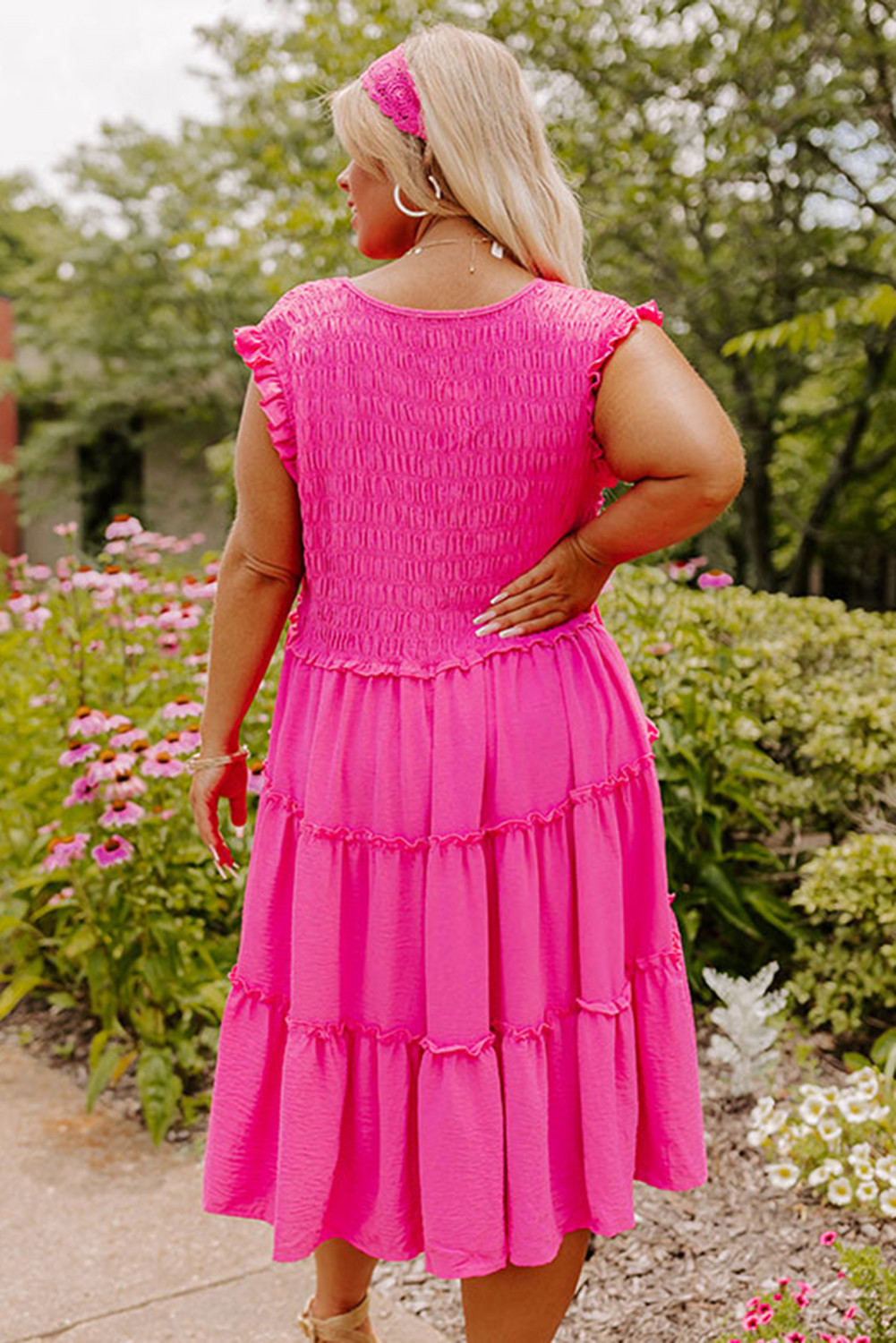粉红色加大码纯色褶边分层 V 领皱褶连衣裙 PL61673