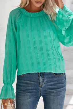 绿色褶裥喇叭形袖口长袖衬衫