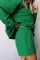 绿色纹理长袖上衣和抽绳短裤套装