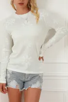 白色花朵针织长袖毛衣