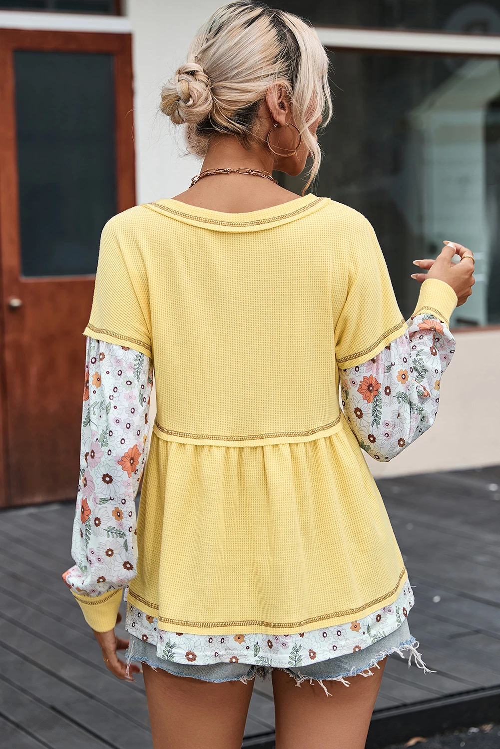 黄色花卉拼布华夫格针织娃娃装衬衫 LC25121896