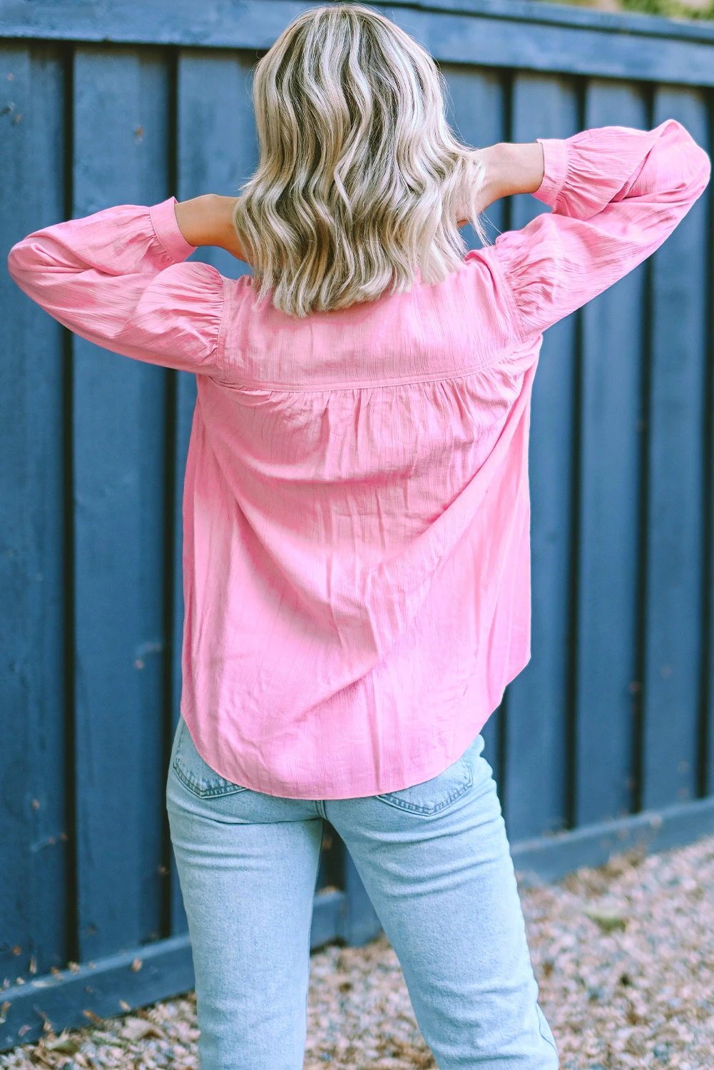粉色纽扣开衩领褶皱泡泡袖衬衫 LC25124043