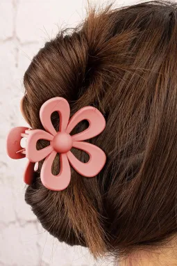 浅粉色甜美镂空花朵发夹