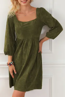 Pickle Green 绒面革方领泡泡袖连衣裙