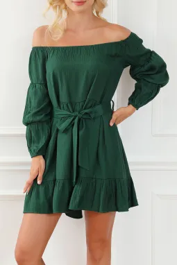 绿色露肩分层泡泡袖荷叶边连衣裙