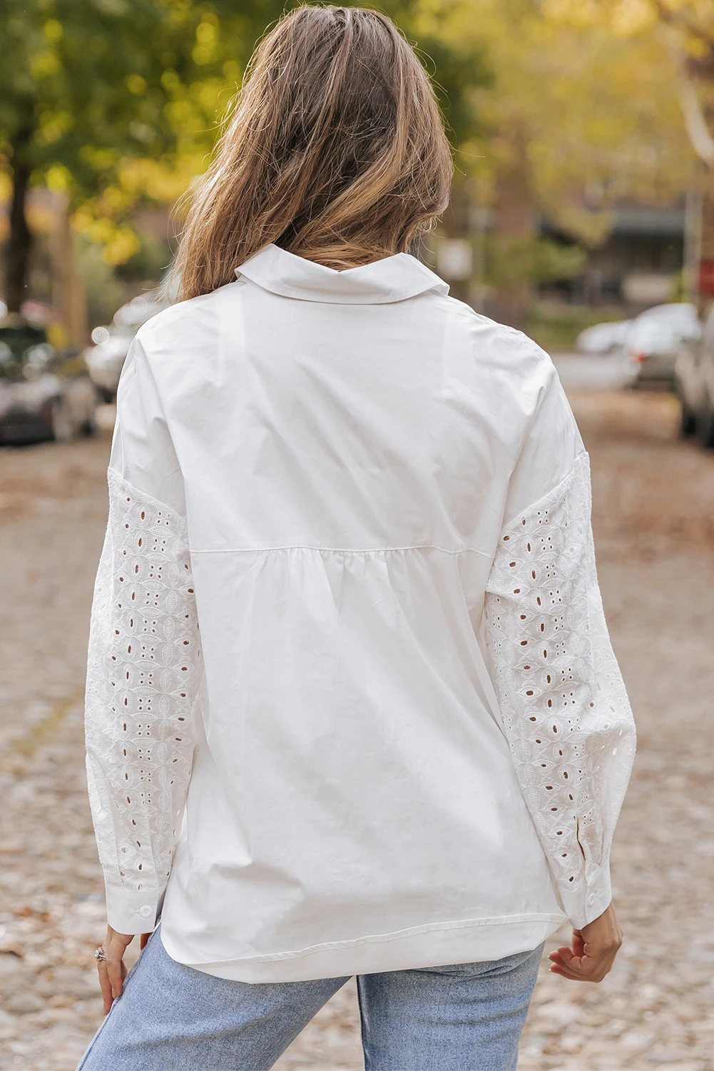 白色蕾丝贴袋纽扣衬衫 LC2554076