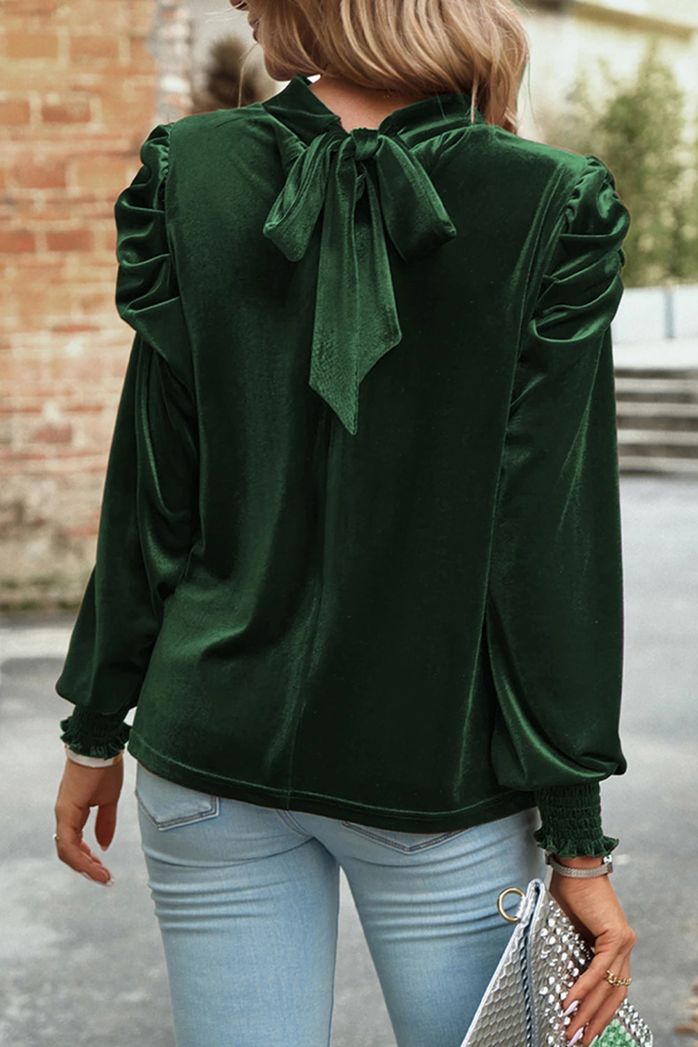 绿色小高领泡泡袖天鹅绒衬衫 LC25123529