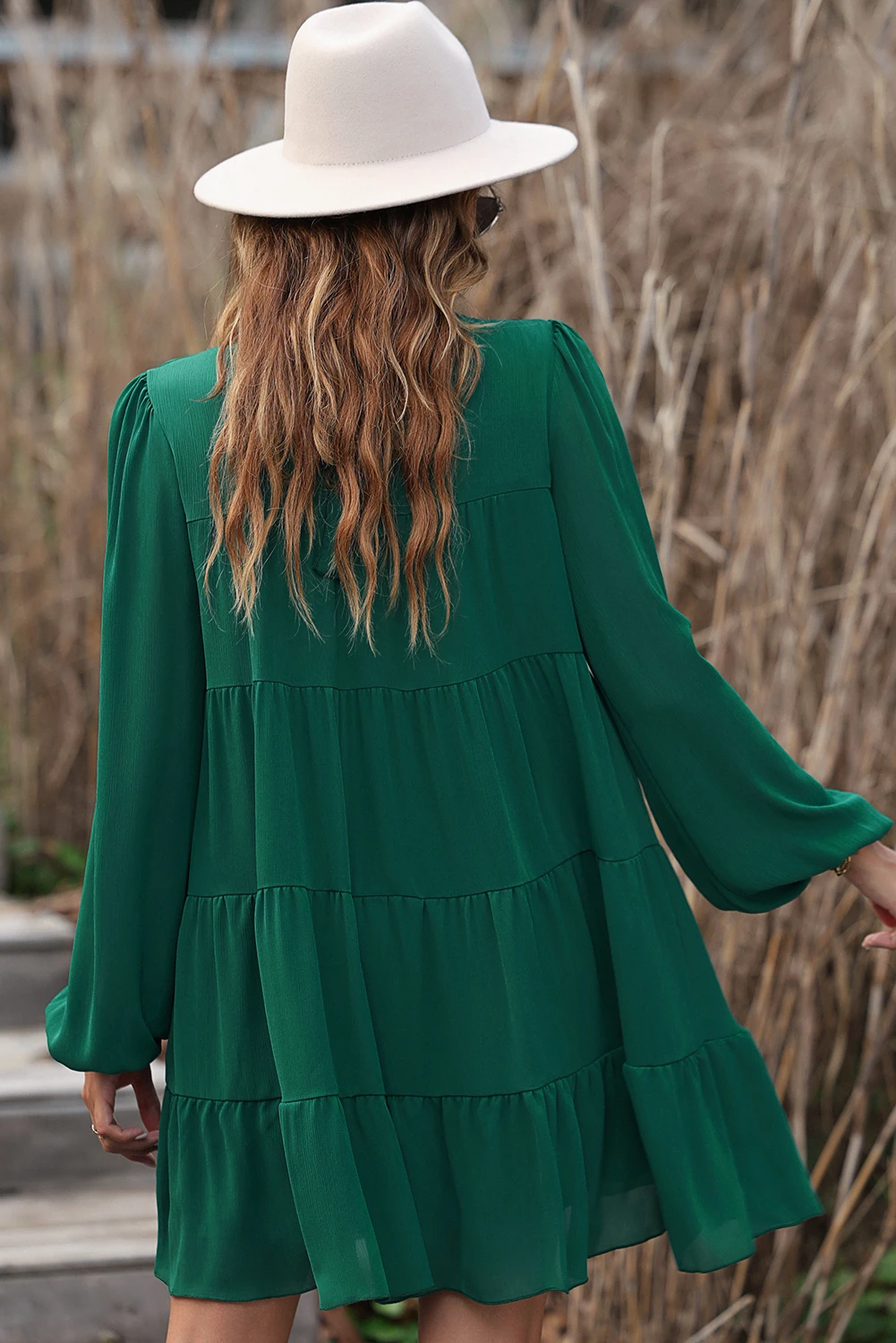 绿色泡泡袖小高领分层连衣裙 LC6117556