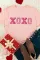 粉色情人节闪亮 XOXO 图案 T 恤